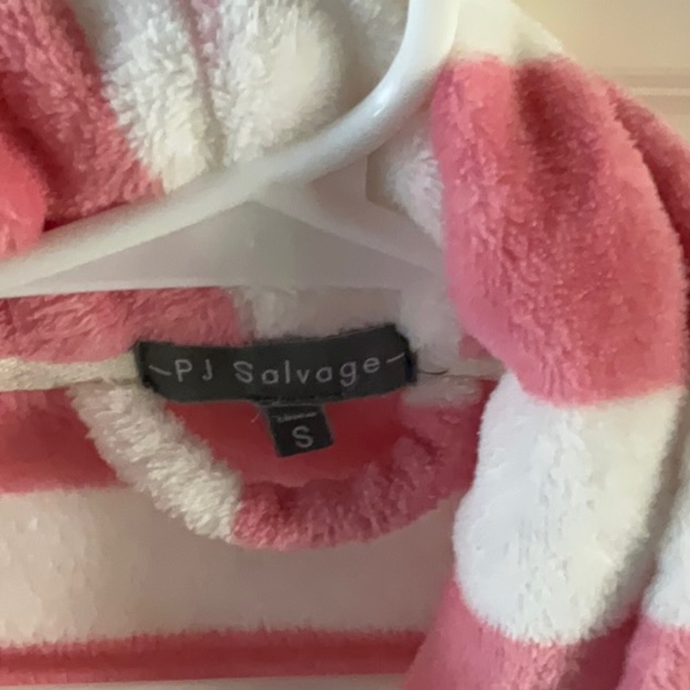 Pink and white robe - Picture 2 of 4